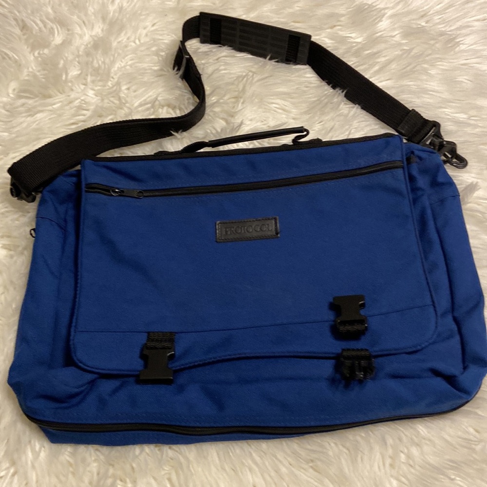 Protocol Shoulder Bag blue color excellent condition - Picture 9 of 12